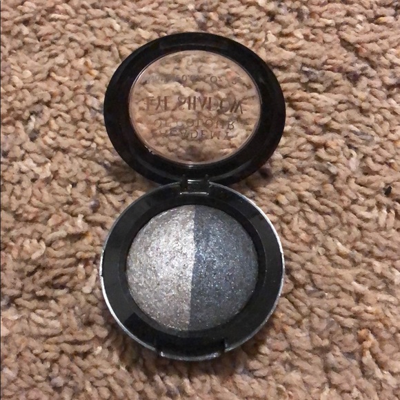 Eyeshadow - Picture 2 of 5